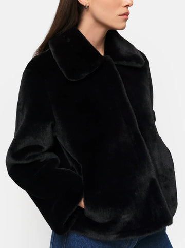Elis Short Coat in Noir