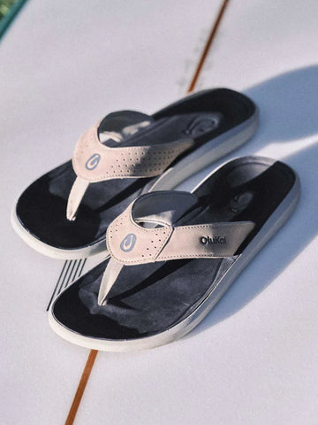 Pili in Ash and Mood Indigo